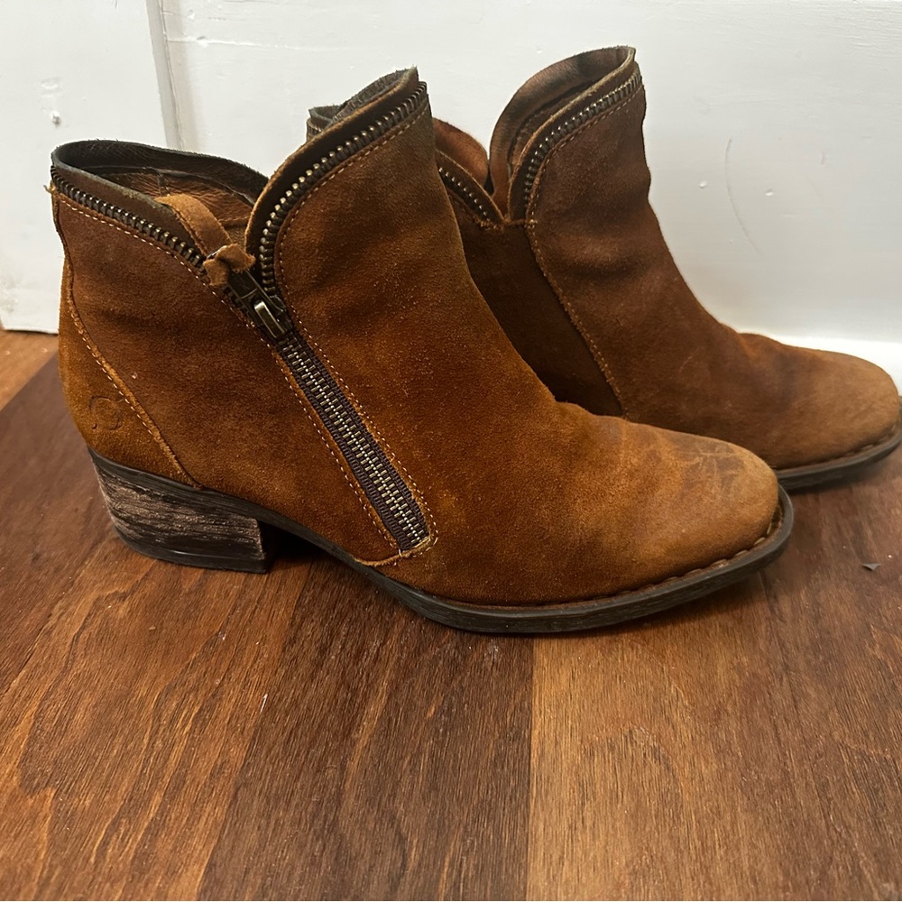 Born Women’s Montoro Distressed Brown Suede Ankle Boot Size 7.5M